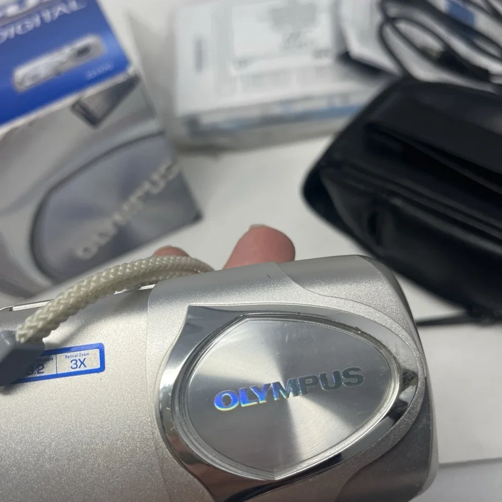 Olympus Stylus 300 Digital Camera 3.2MP, 1.5